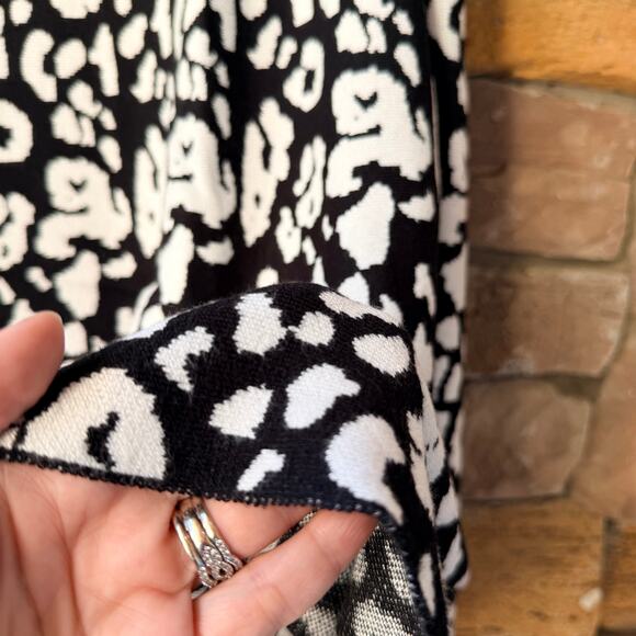 NEW Philosophy Black White Abstract Floral Knit Elastic Waist Sweater Skirt L - Picture 6 of 10